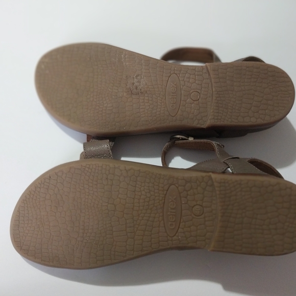 Aetrex Taupe Sandals with Metallic Details - Picture 6 of 10